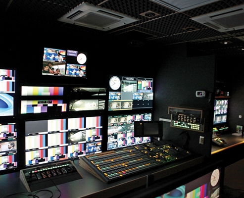 Recording - Canada's Eastlink Counts on Clear-Com Eclipse and Tempest®900 for New HD-1 High-Definition Mobile Production Vehicle