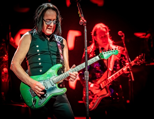 Recording - Todd Rundgren’s “Clearly Human” Tour Uses Clear-Com in First-of-its-Kind Hybrid Show Experience