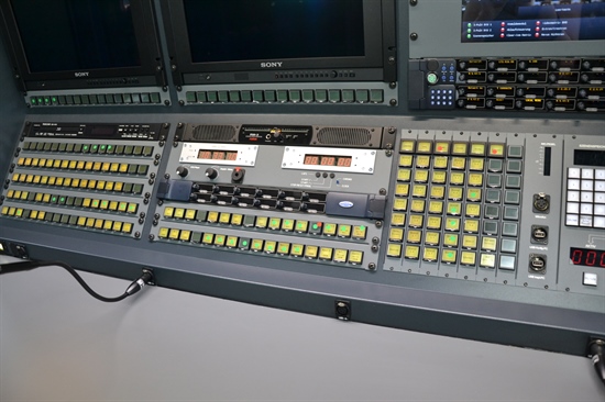 Recording - Clear-Com Intercom and Salzbrenner Theatre Systems Offer Enhanced Stage Management Control